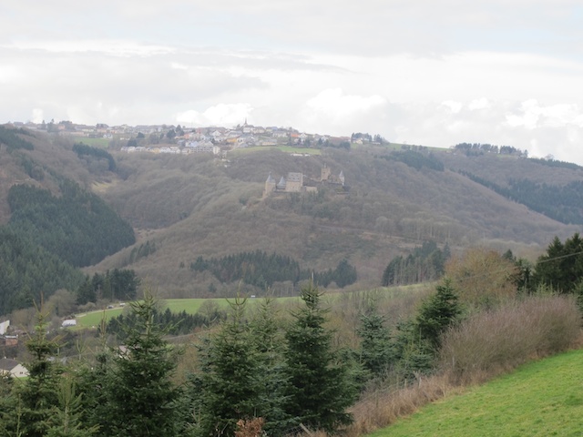 8. Michelau vue château Bourscheid
